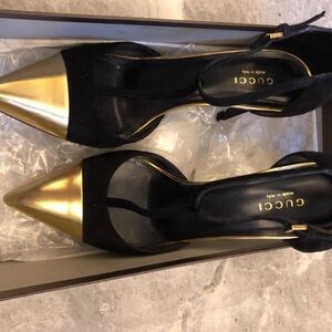 Gucci Elegant Black and Gold Heels